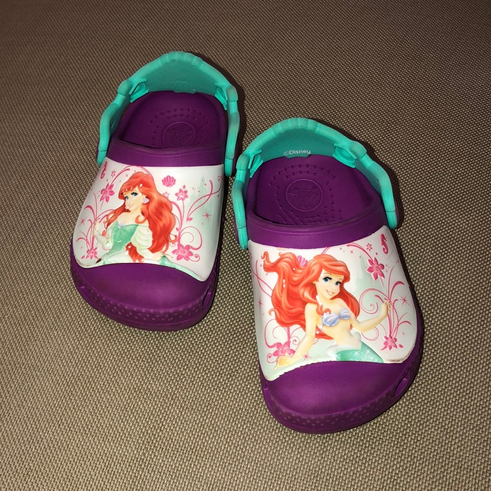 Ariel Crocs toddler size 6/7